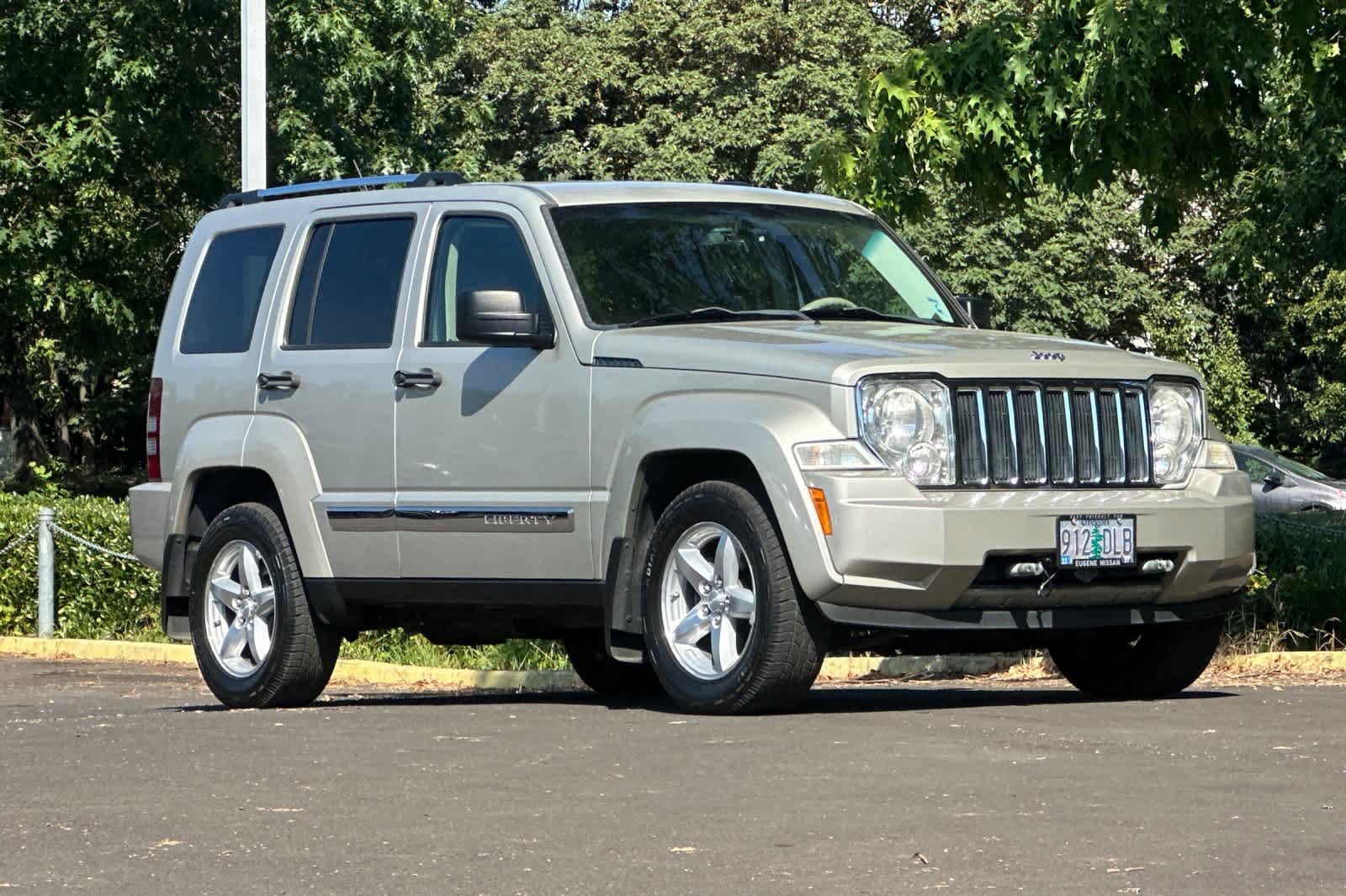 Used 2008 Jeep Liberty Limited w/ Premium Group AWD/4WD image 9