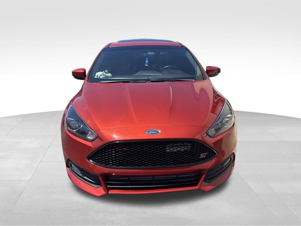 Used 2018 Ford Focus ST w/ Equipment Group 401A FWD image 2