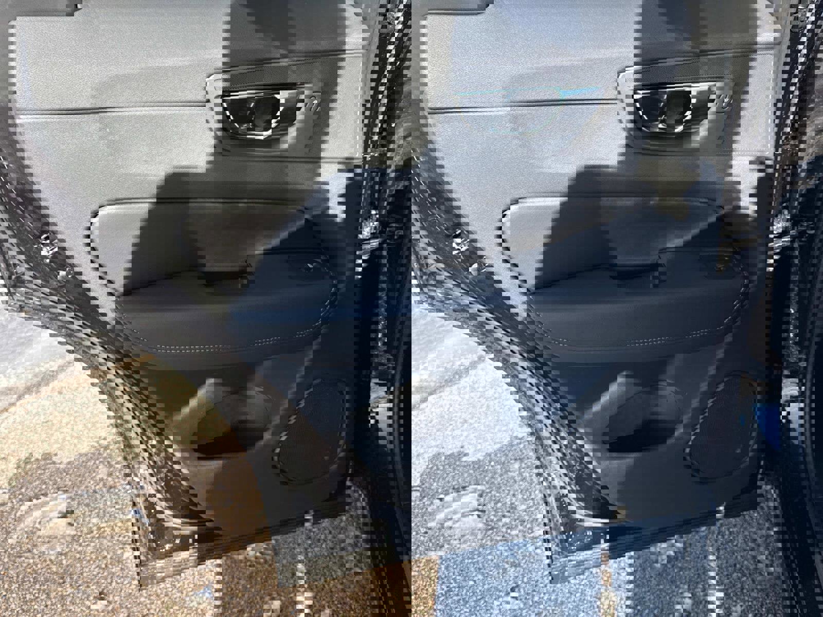 Certified 2023 Volvo XC60 T8 Ultimate w/ Climate Package image 11