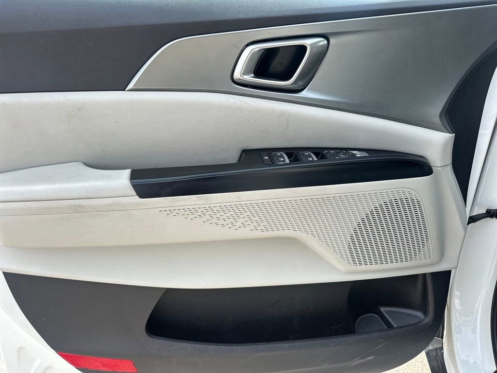 Used 2024 Kia Carnival LX image 14