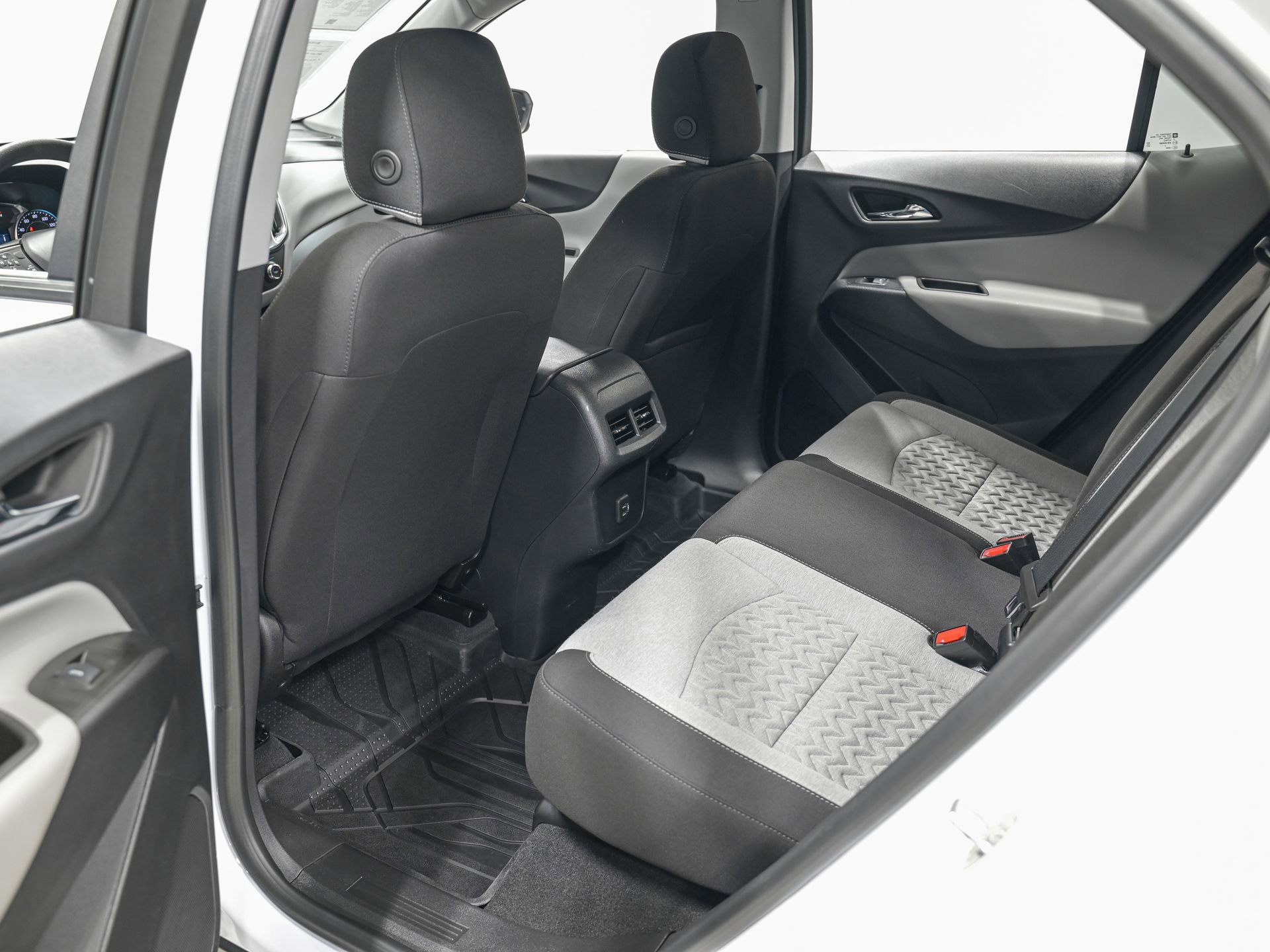 Used 2023 Chevrolet Equinox LS w/ LS Convenience Package image 28