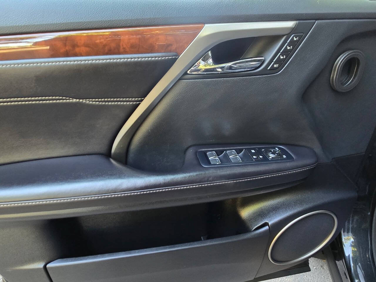 Used 2018 Lexus RX 450hL Premium w/ Premium Package AWD/4WD image 30