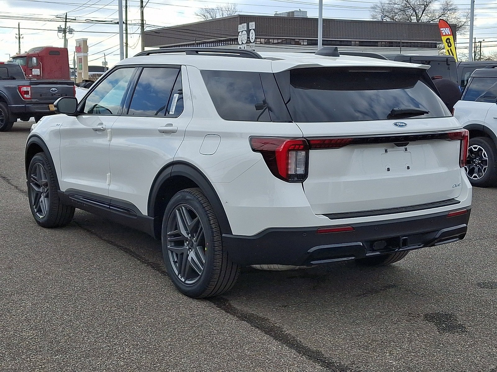 New 2026 Ford Explorer ST-Line w/ ST-Line Street Pack AWD/4WD image 5