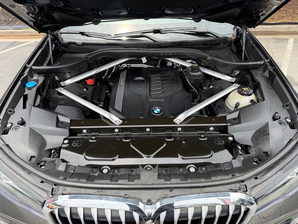 Used 2021 BMW X7 xDrive40i w/ M Sport Package AWD/4WD image 6
