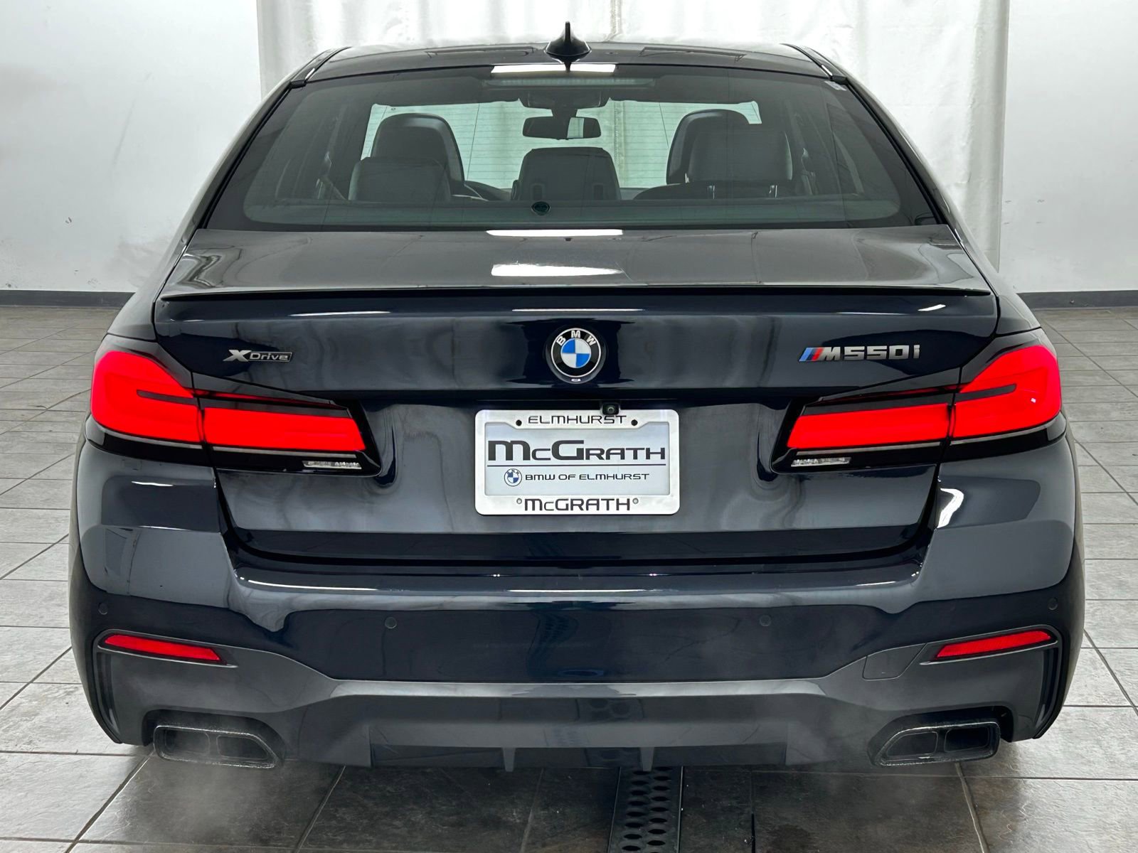 Used 2021 BMW M550i xDrive w/ Executive Package image 4