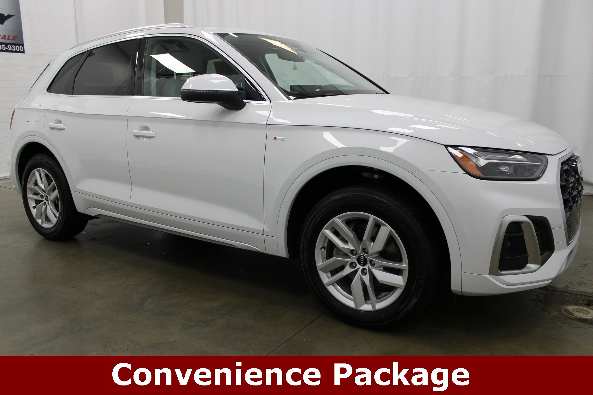 Used 2022 Audi Q5 2.0T Premium w/ Convenience Package image 3