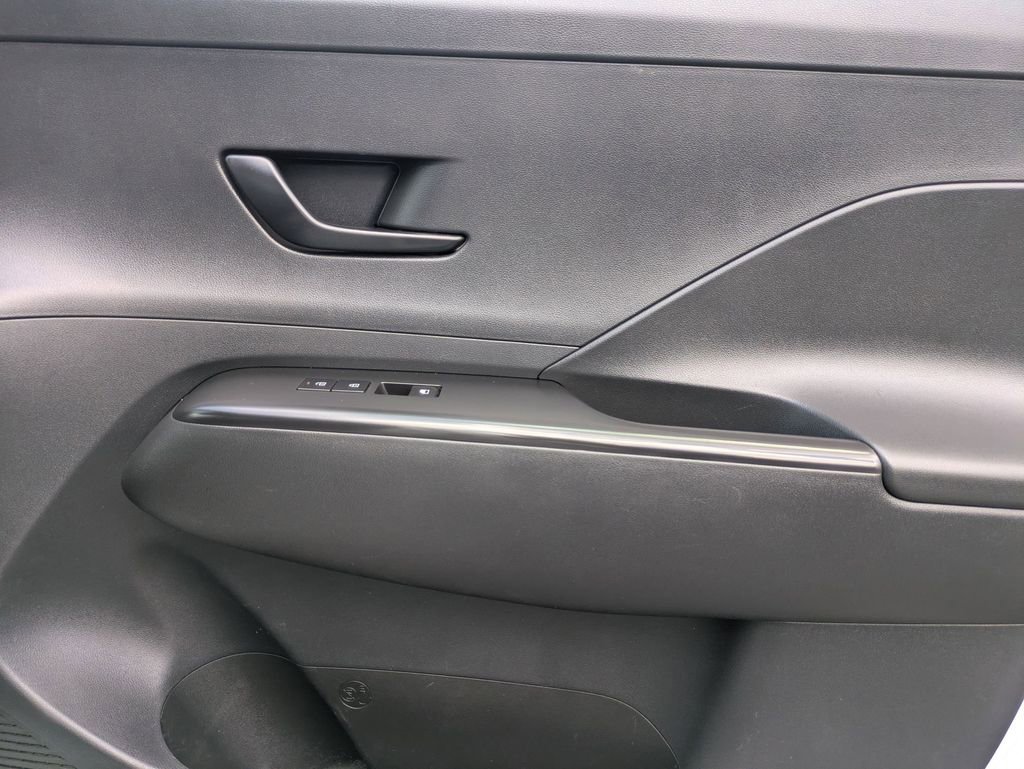 Used 2025 Hyundai Kona SEL FWD image 32