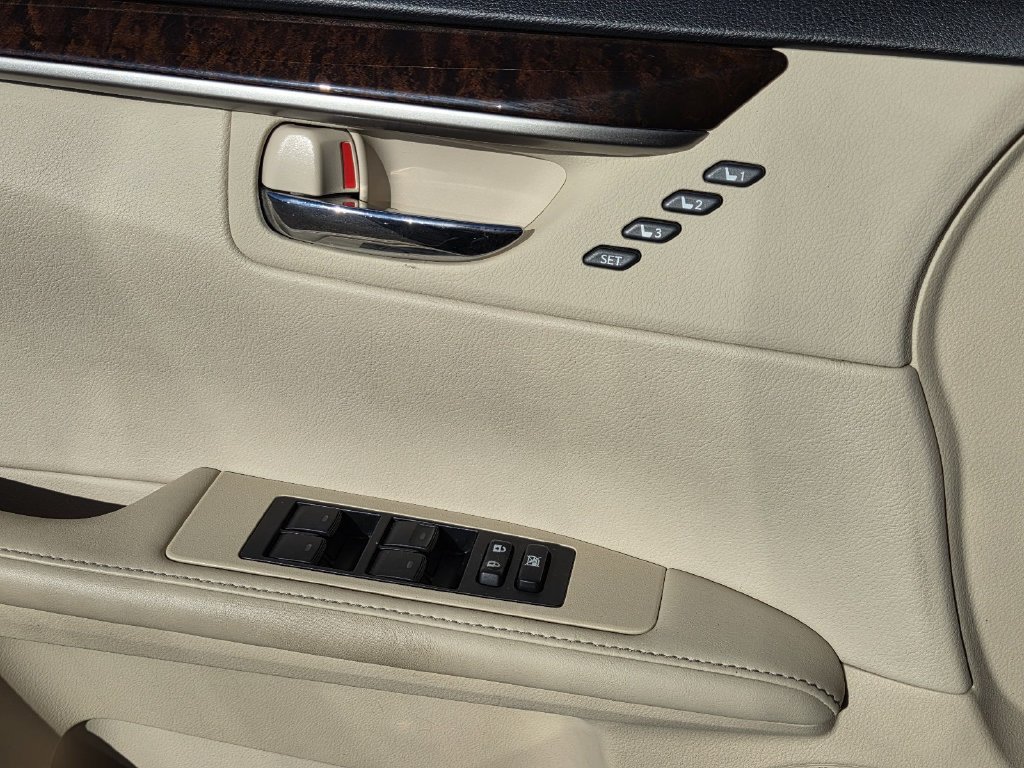 Used 2015 Lexus ES 350 w/ Premium Package FWD image 18