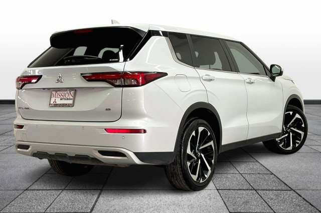 Used 2024 Mitsubishi Outlander SE image 13