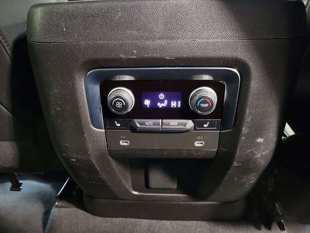 Used 2023 Chevrolet Suburban Premier image 27