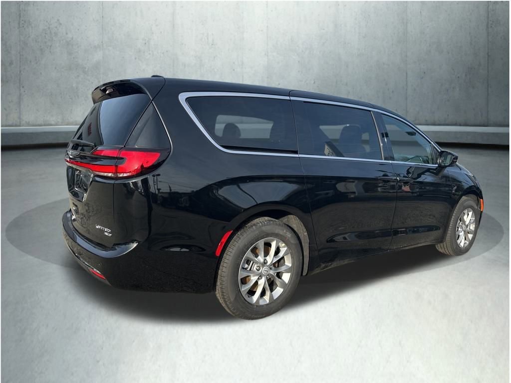 New 2026 Chrysler Pacifica Limited image 5