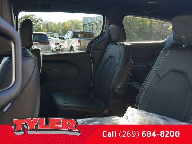New 2026 Chrysler Pacifica Select FWD image 38