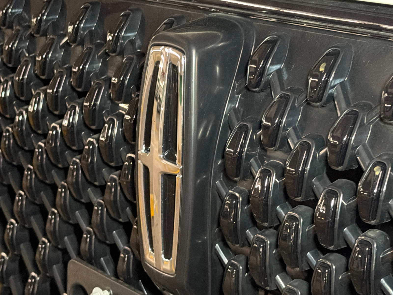 New 2026 Lincoln Aviator AWD w/ Jet Appearance Package image 14