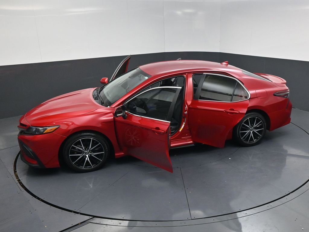 Used 2022 Toyota Camry SE image 25