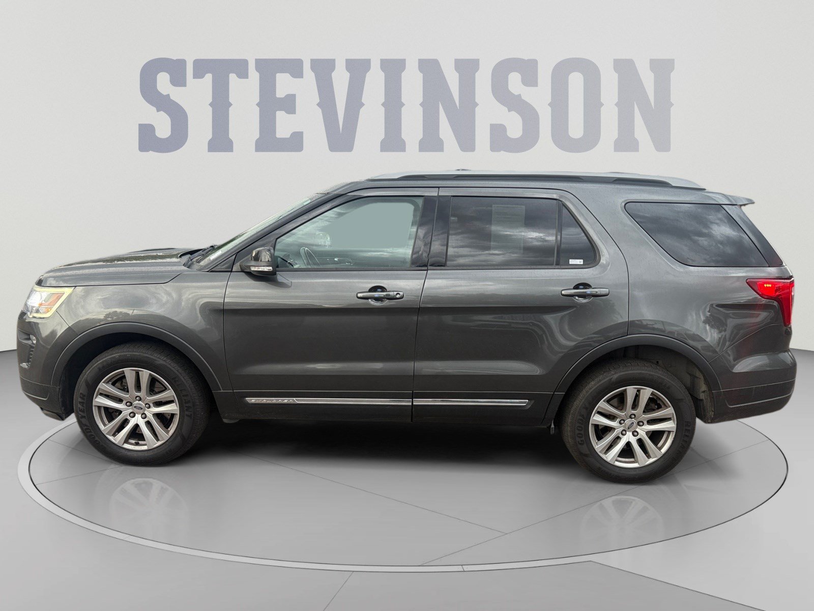 Used 2018 Ford Explorer XLT w/ Equipment Group 202A AWD/4WD image 2