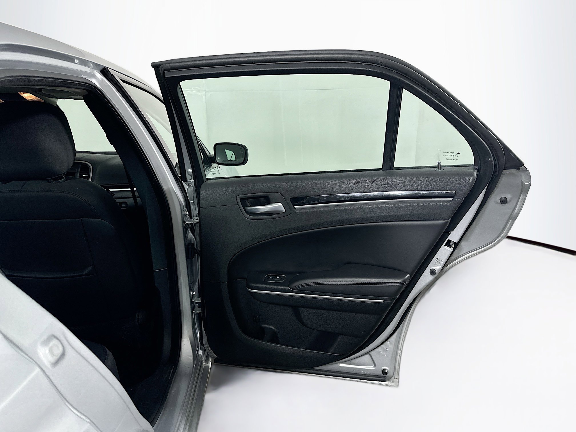 Used 2023 Chrysler 300 Touring w/ Sport Appearance Package image 28