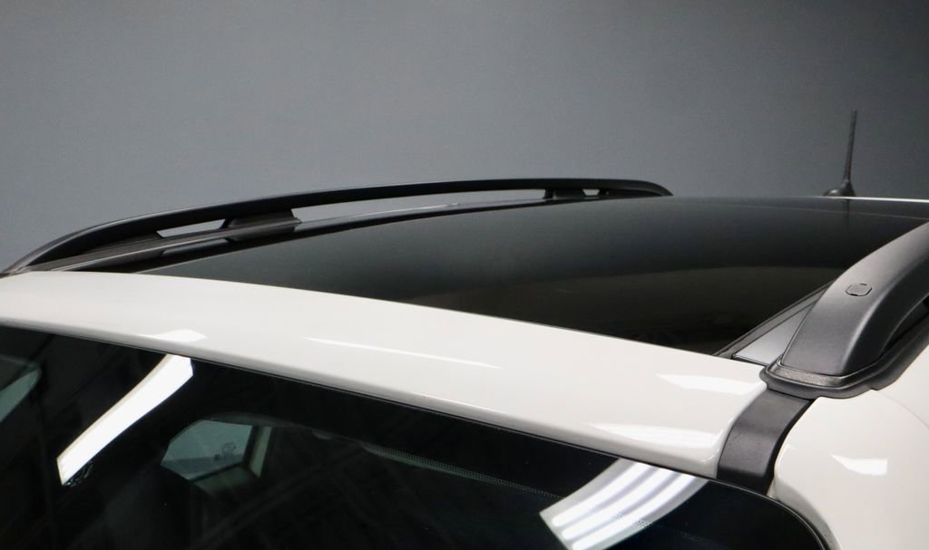 Used 2023 Jeep Renegade Latitude w/ Sun & Fun Group image 26