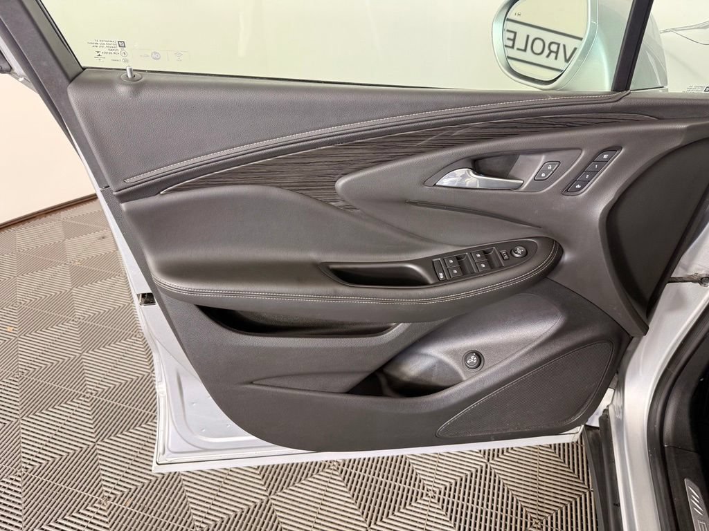 Used 2017 Buick Envision Essence FWD image 18