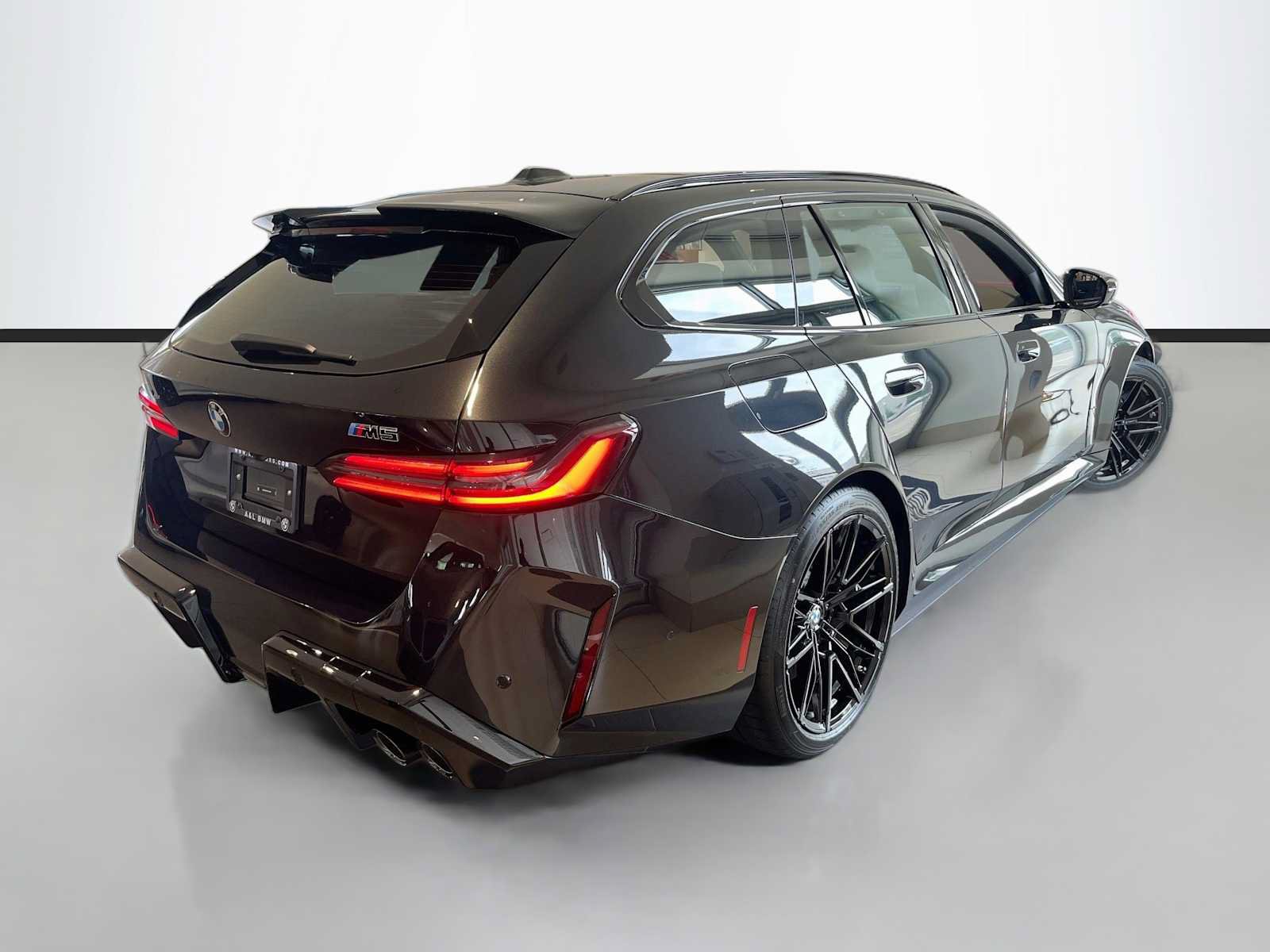 New 2027 BMW M5 Touring AWD/4WD image 3