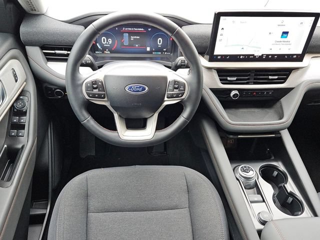 Used 2025 Ford Explorer Active AWD/4WD image 6