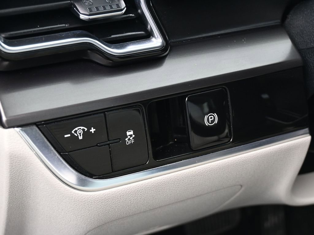 Used 2024 Kia Sportage EX image 15