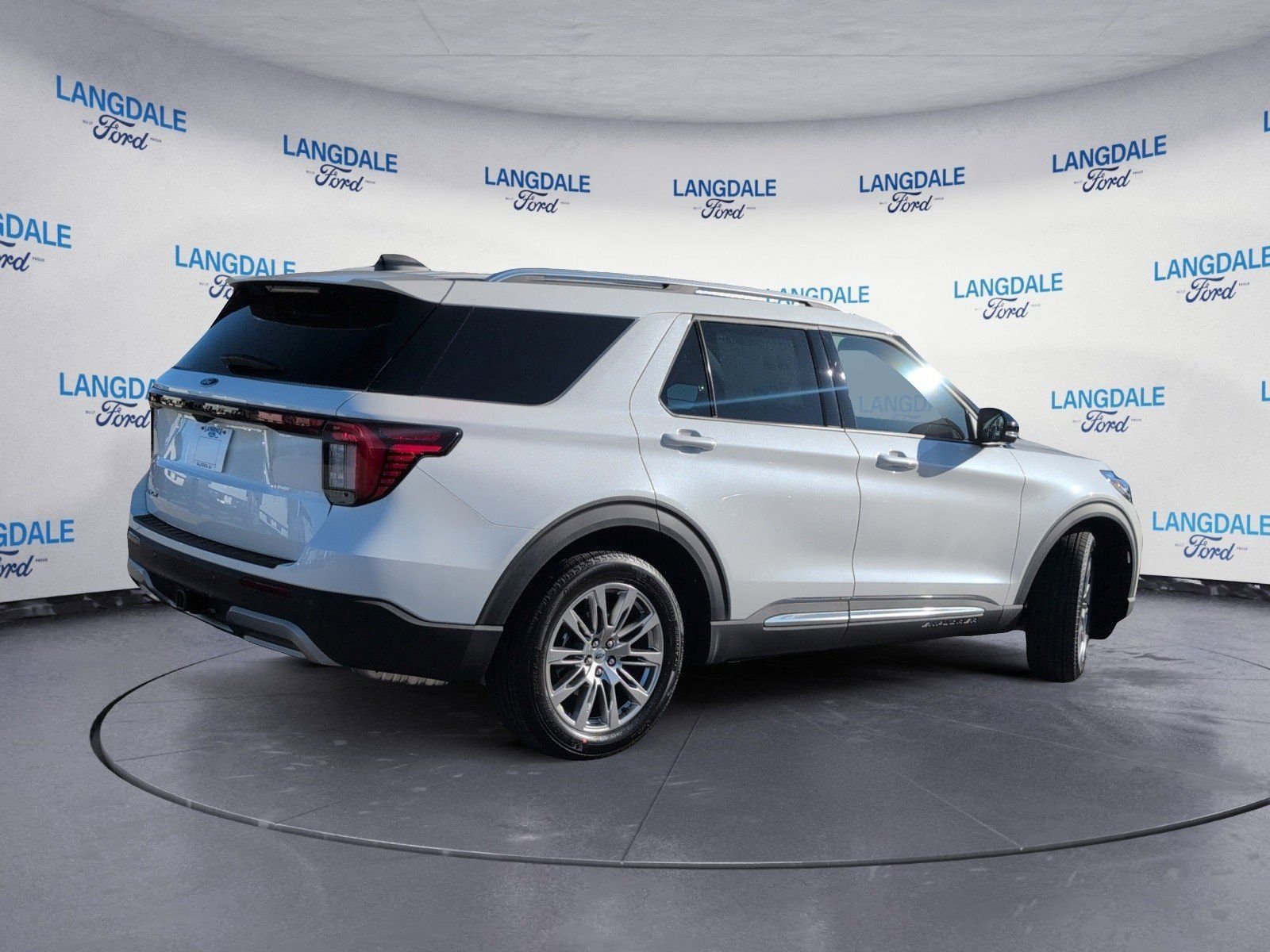 New 2026 Ford Explorer Platinum image 4
