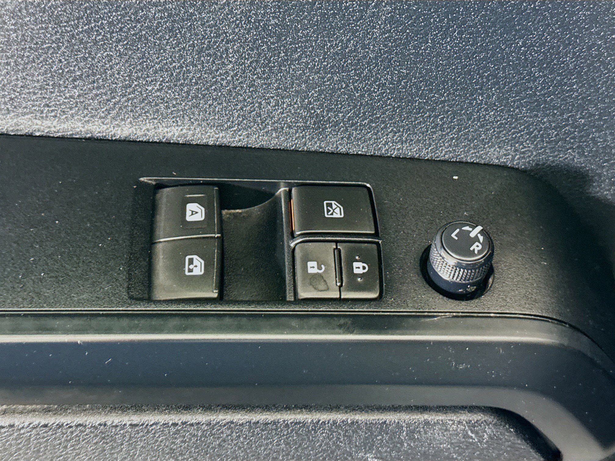 Used 2020 Toyota Tacoma SR RWD image 23