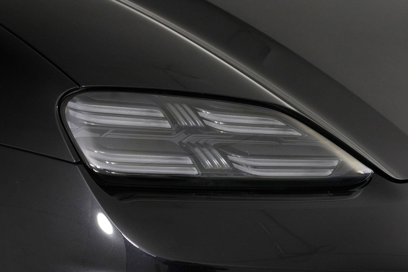 Certified 2025 Porsche Macan 4S Electric image 26