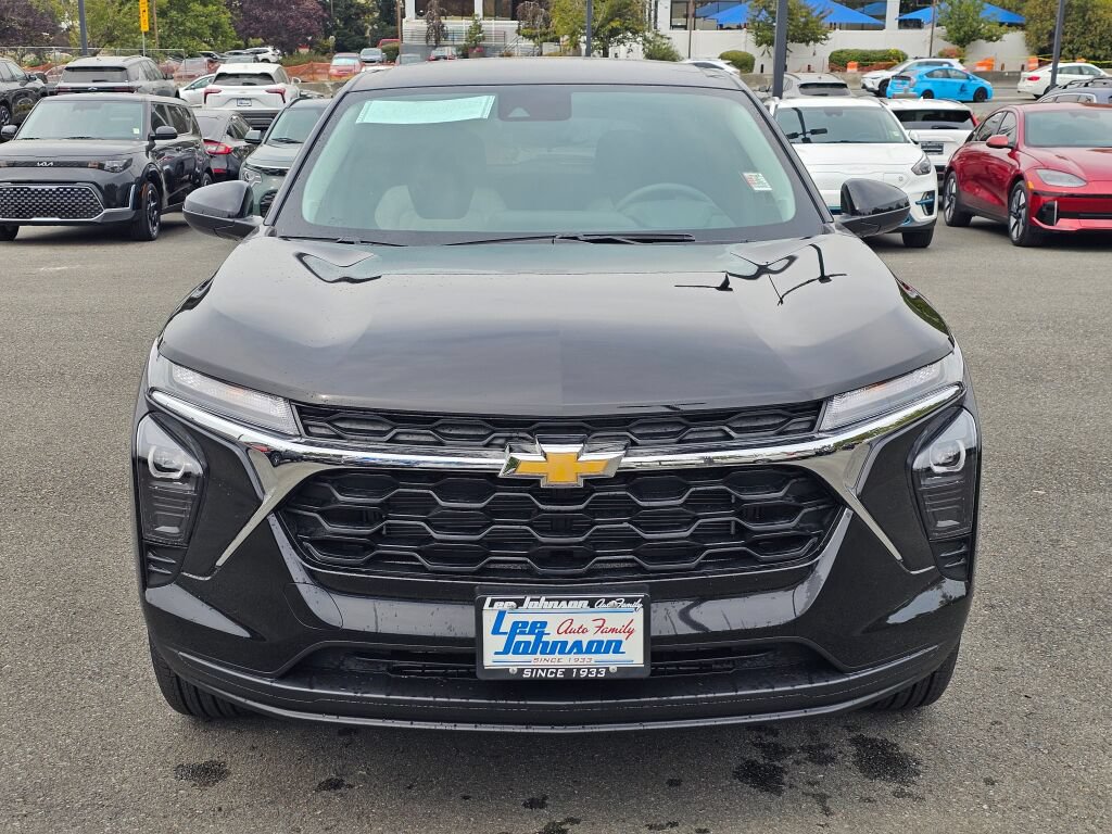 New 2026 Chevrolet Trax LS w/ LS Convenience Package FWD image 2