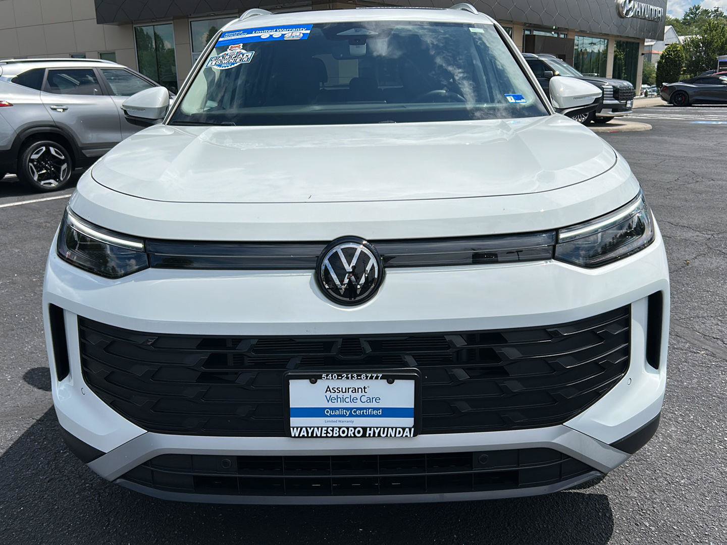 Used 2025 Volkswagen Tiguan SE w/ Panoramic Sunroof Package AWD/4WD image 12