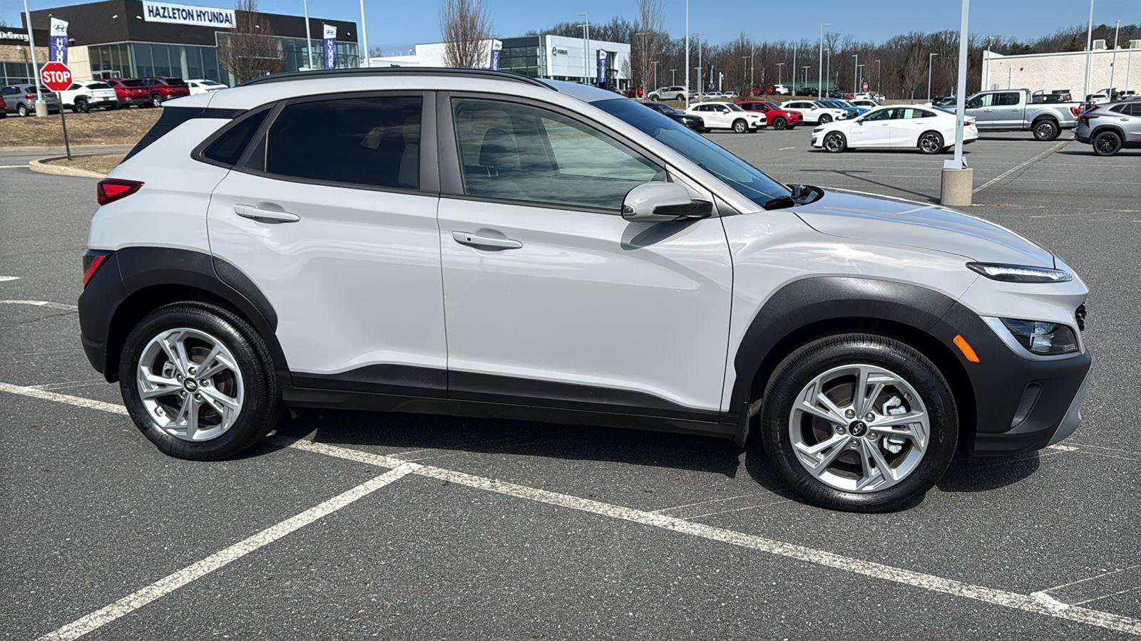 Used 2023 Hyundai Kona SEL image 3