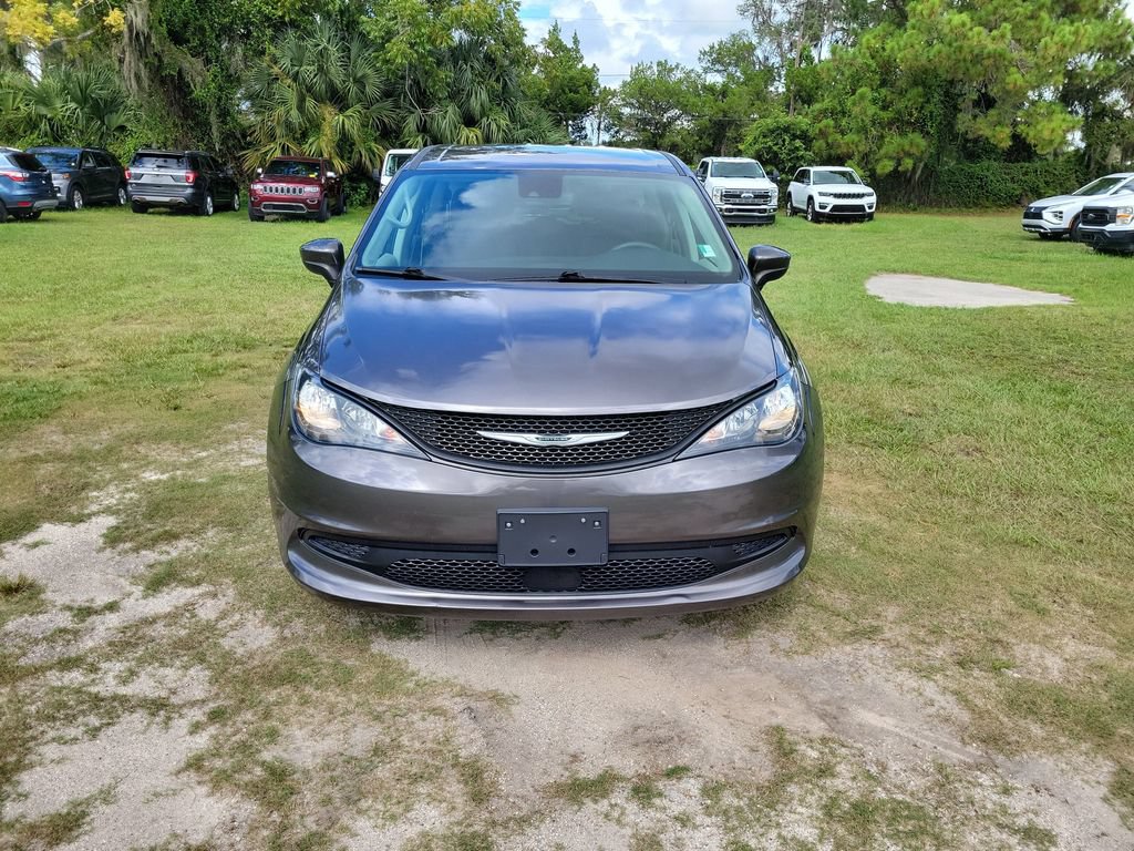 Used 2023 Chrysler Voyager LX FWD image 6