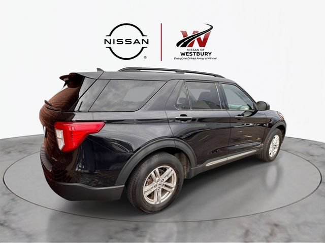 Used 2023 Ford Explorer XLT w/ Equipment Group 202A AWD/4WD image 4