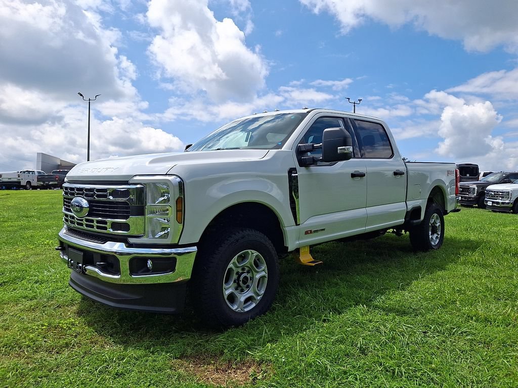 New 2026 Ford F350 XLT w/ FX4 Off-Road Package AWD/4WD image 2