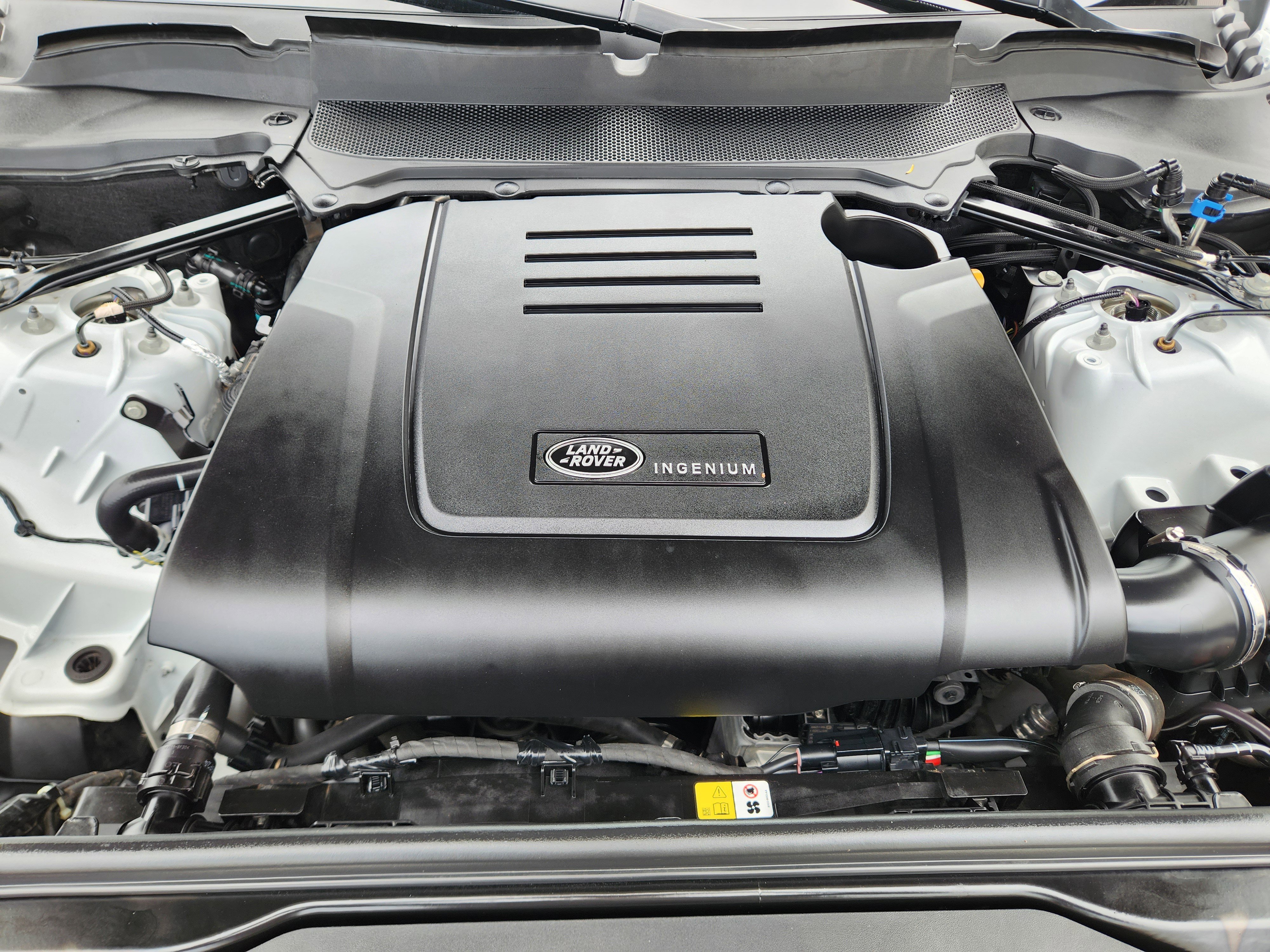 Certified 2025 Land Rover Discovery Dynamic SE AWD/4WD image 29