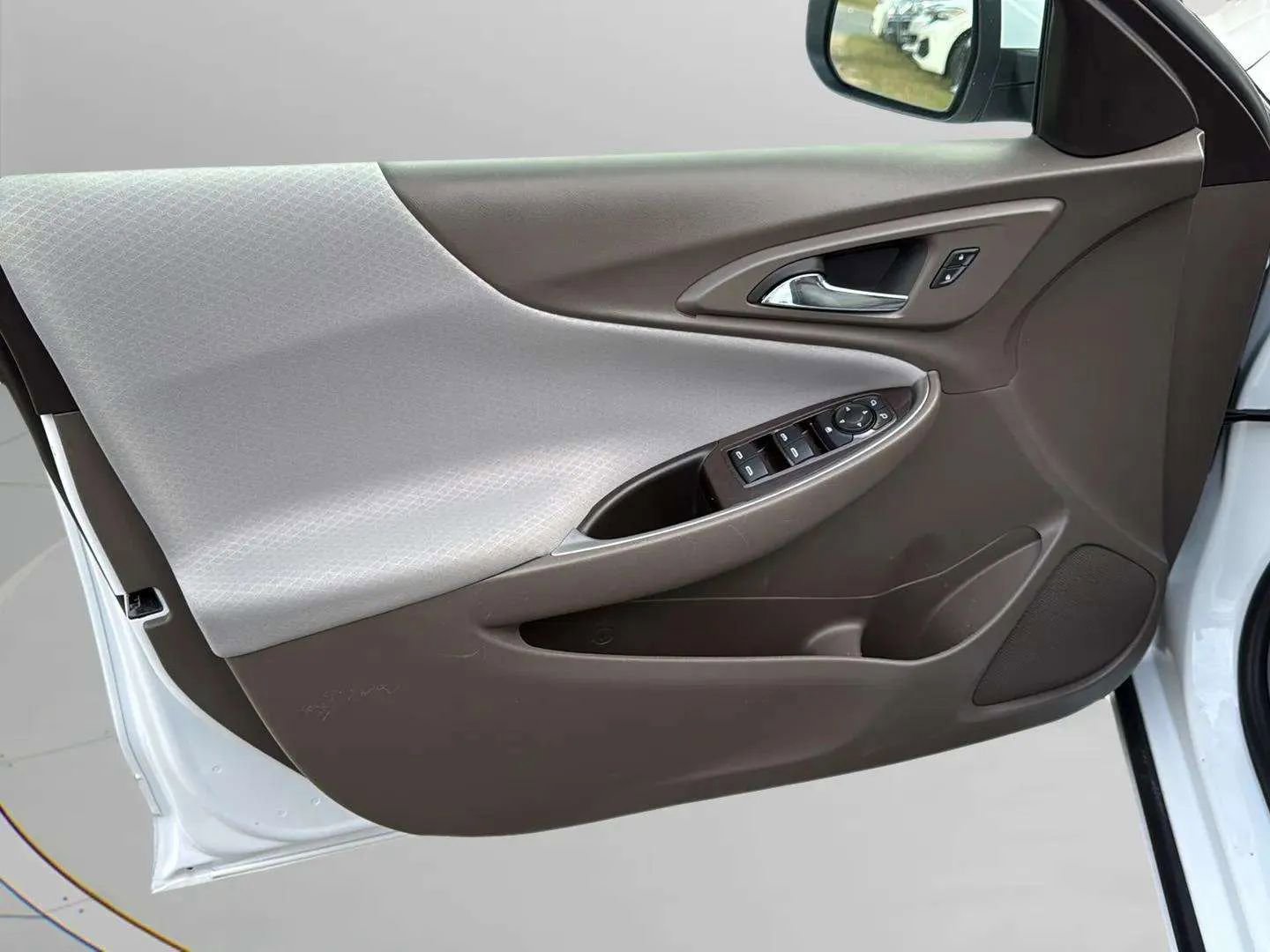 Used 2022 Chevrolet Malibu LT image 19