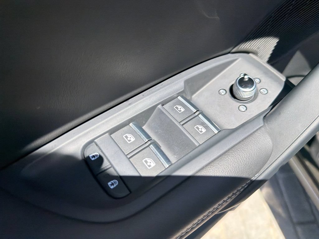 Used 2023 Audi Q5 e Premium Plus w/ Premium Plus Package AWD/4WD image 11