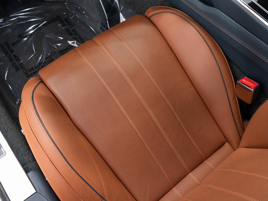 Certified 2022 Bentley Flying Spur V8 AWD/4WD image 19