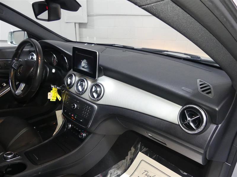 Used 2015 Mercedes-Benz CLA 250 4MATIC image 27
