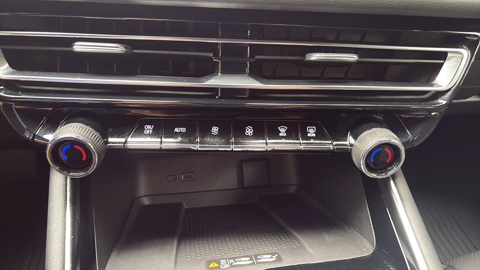 Used 2026 Chevrolet Traverse LT w/ LPO, Floor Liner Package FWD image 18