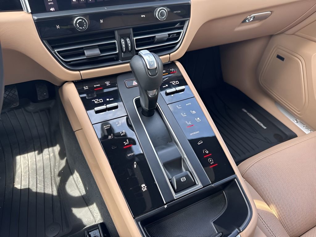Used 2023 Porsche Macan S AWD/4WD image 18