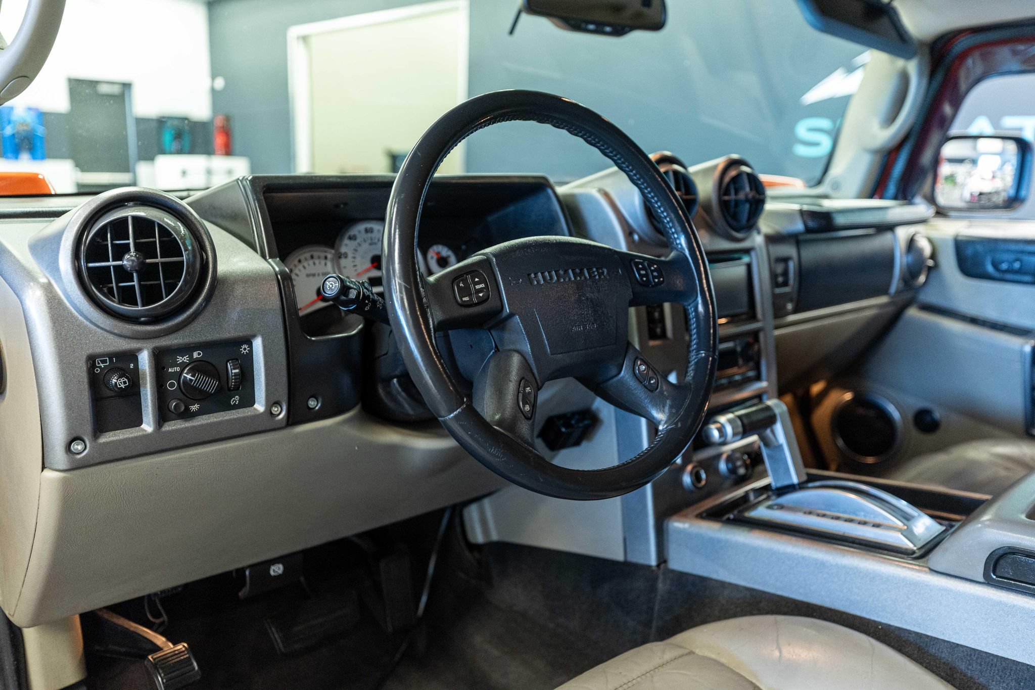 Used 2003 HUMMER H2 w/ Preferred Equipment Group AWD/4WD image 9