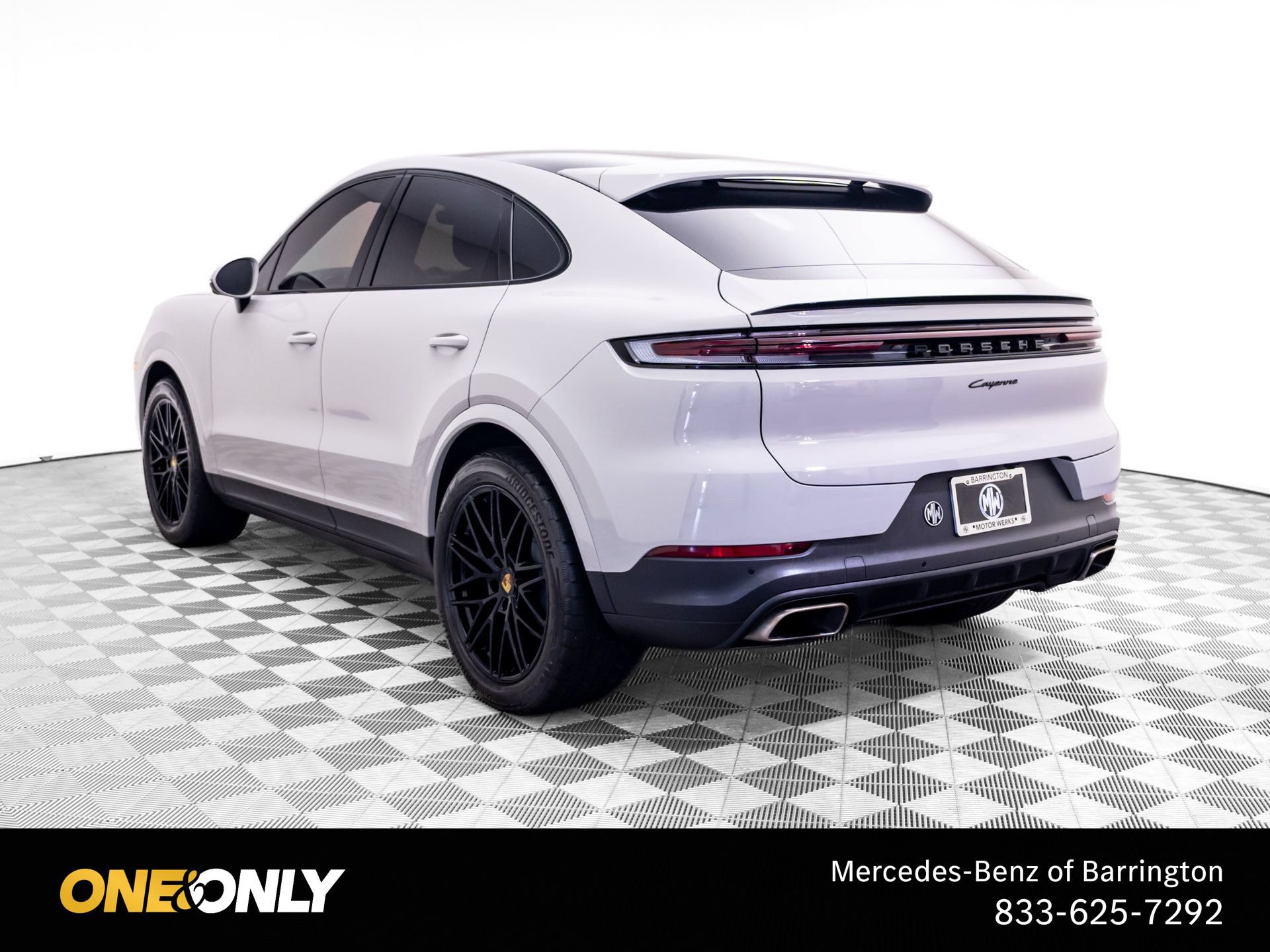 Used 2024 Porsche Cayenne Coupe AWD/4WD image 3