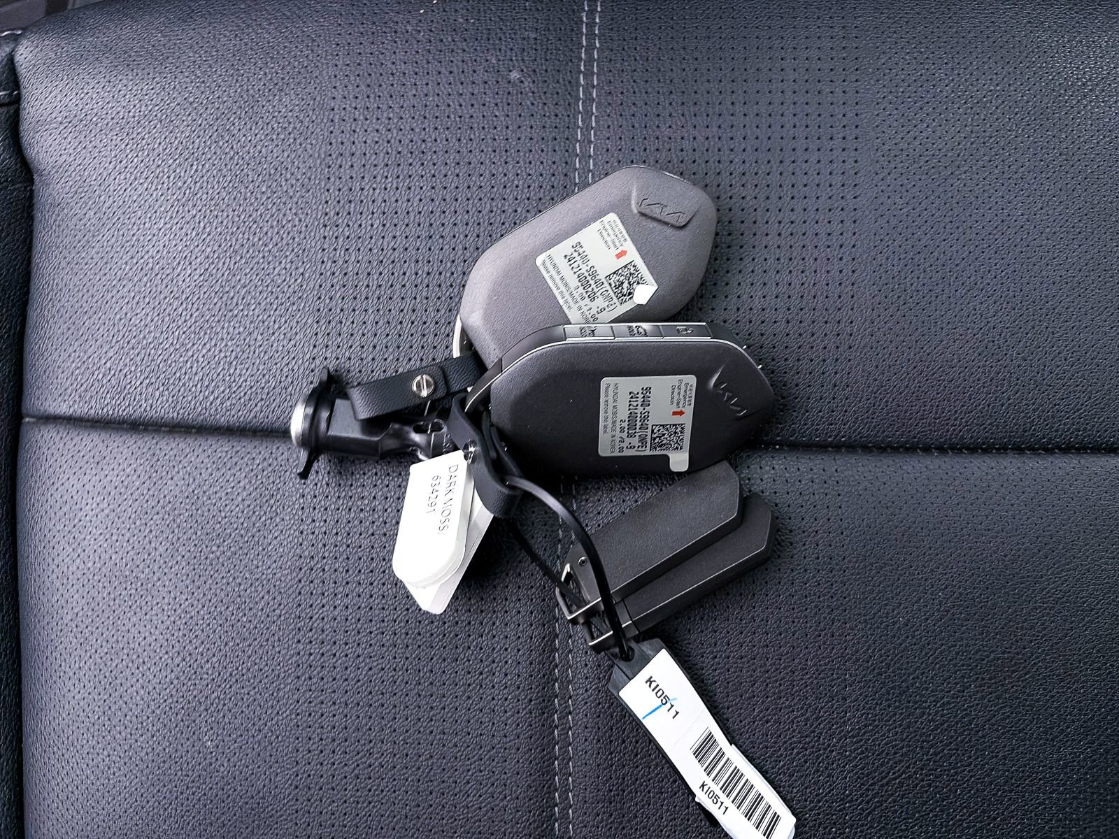 Used 2025 Kia Telluride EX w/ EX Captain's Chair Package image 30