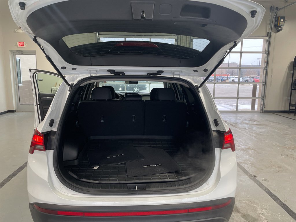 Used 2022 Hyundai Santa Fe SE image 11