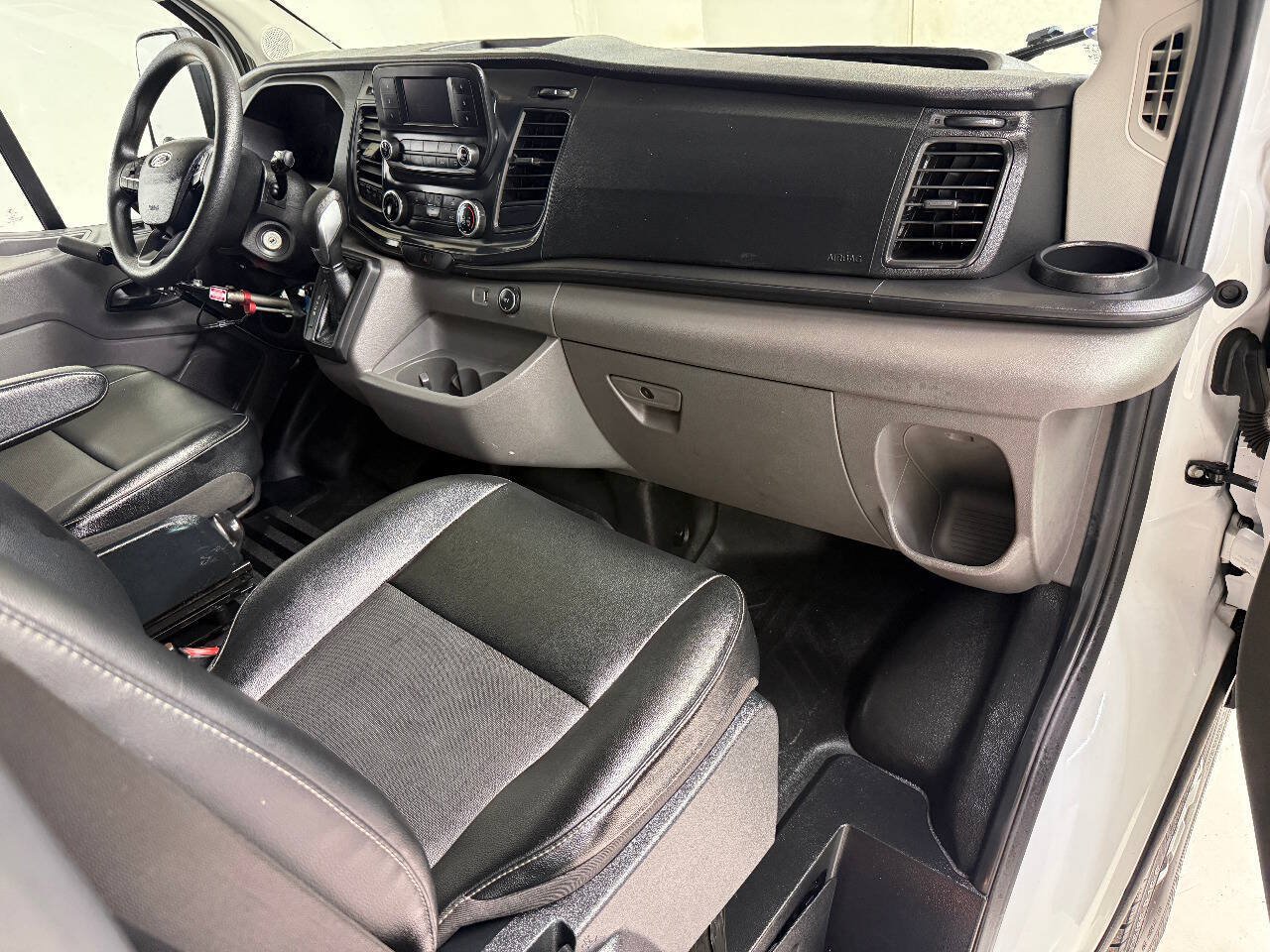 Used 2020 Ford Transit 250 Medium Roof RWD image 31