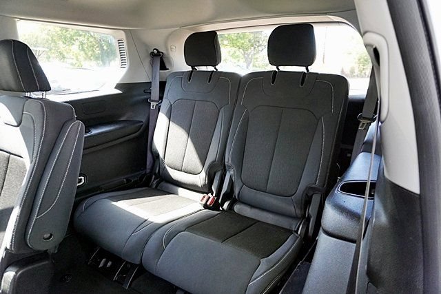 Used 2023 Jeep Grand Cherokee L Laredo RWD image 19