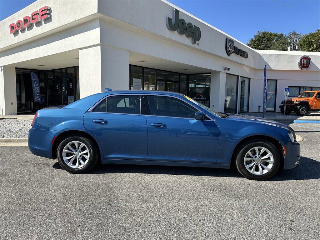 Certified 2022 Chrysler 300 Touring image 5