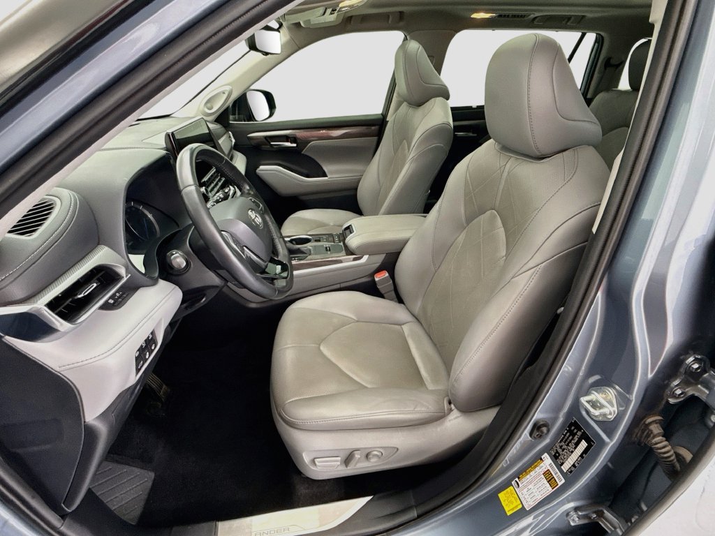 Used 2020 Toyota Highlander Platinum AWD/4WD image 18