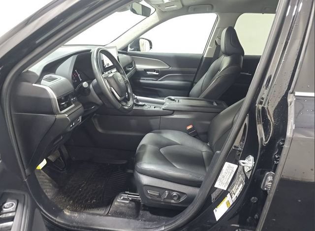 Used 2024 Toyota Grand Highlander AWD image 2